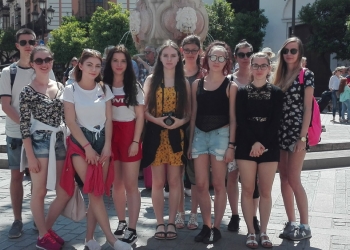 Powiększ zdjęcie: Uczestnicy wyjazdu do Hiszpanii