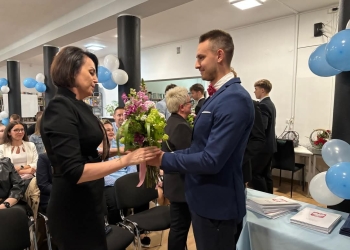 Powiększ zdjęcie: Pożegnanie Maturzystów (4)