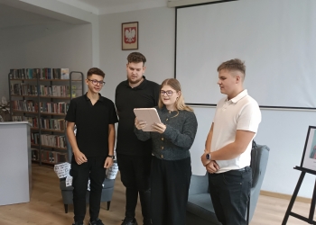 Powiększ zdjęcie: Narodowe Czytanie Jana Kochanowskiego12