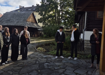 Powiększ zdjęcie: 2T w muzeum (2)