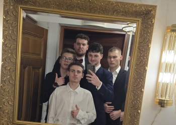 Powiększ zdjęcie: Teatr spektakl  przygotowanie 1