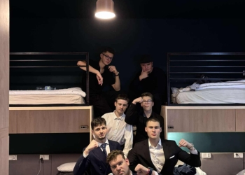 Powiększ zdjęcie: Teatr spektakl  przygotowanie