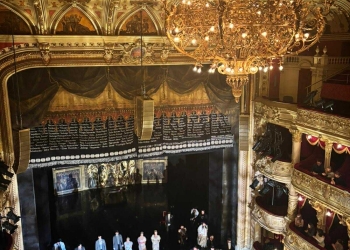 Powiększ zdjęcie: Teatr spektakl