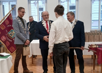 Powiększ zdjęcie: Pasowanie na ucznia (10)