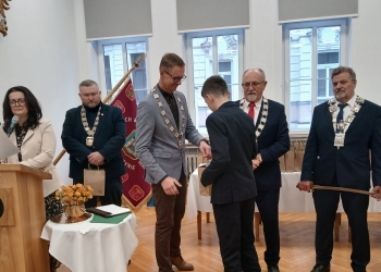 Powiększ zdjęcie: Pasowanie na ucznia (3)