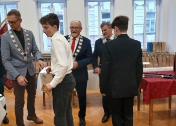 Powiększ zdjęcie: Pasowanie na ucznia (12)