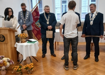 Powiększ zdjęcie: Pasowanie na ucznia (6)