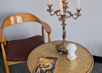 Powiększ zdjęcie: Lekcja_ze_Skąpca_-_uczniowie_klasy_2HT_(1)