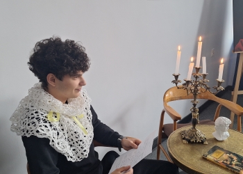 Powiększ zdjęcie: Lekcja_ze_Skąpca_-_uczniowie_klasy_2HT_(13)