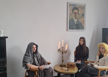 Powiększ zdjęcie: Lekcja_ze_Skąpca_-_uczniowie_klasy_2HT_(16)