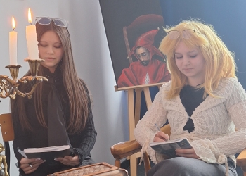 Powiększ zdjęcie: Lekcja_ze_Skąpca_-_uczniowie_klasy_2HT_(18)