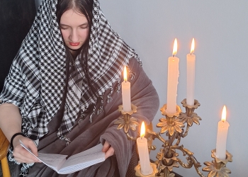 Powiększ zdjęcie: Lekcja_ze_Skąpca_-_uczniowie_klasy_2HT_(21)