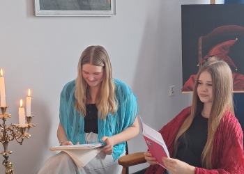 Powiększ zdjęcie: Lekcja_ze_Skąpca_-_uczniowie_klasy_2HT_(24)