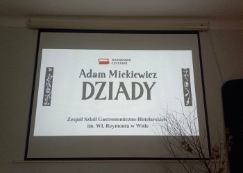 Powiększ zdjęcie: Czytamy Dziady Adama Mickiewicza (2)