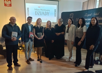 Powiększ zdjęcie: Czytamy Dziady Adama Mickiewicza (6)